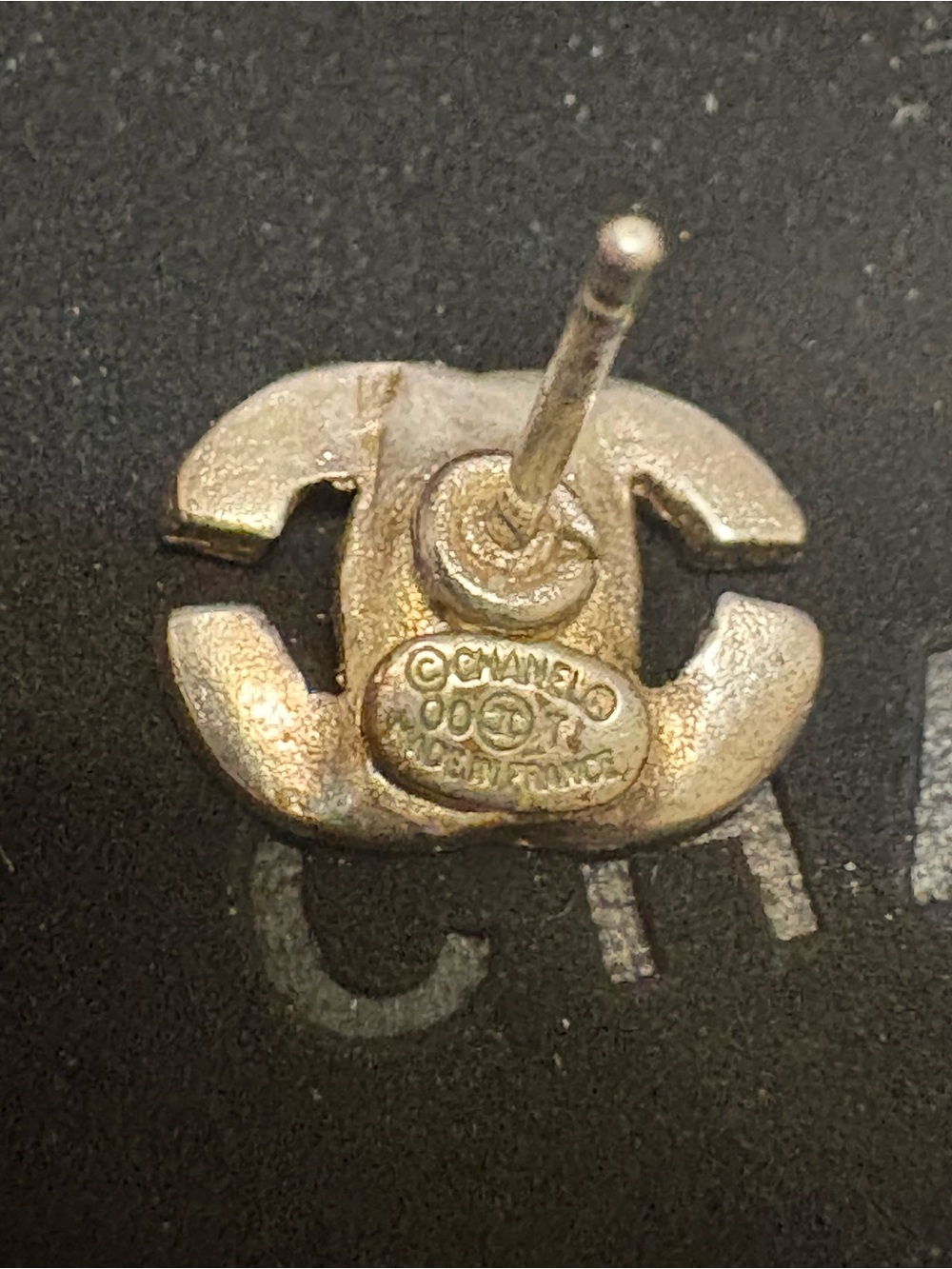 CHANEL enamel CC Stud Earrings pierced - Picture 5 of 7